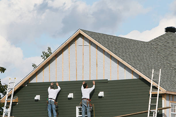 Professional Vinyl Siding technician working in Peyton, CO